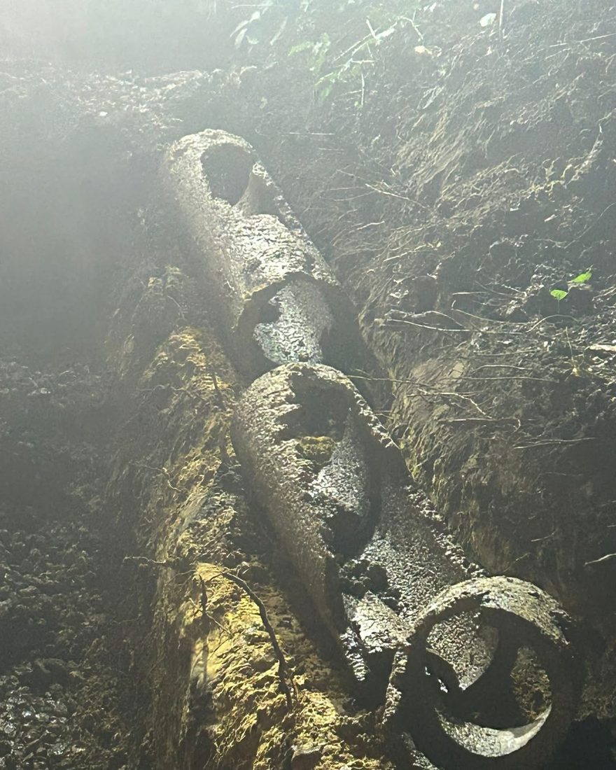 Beschädigtes Altrohr vor der Sanierung